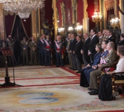 Sus Majestades los Reyes y Sus Altezas Reales los Príncipes de Asturias durante la intervención del ministro de Defensa, Pedro Morenés Eulate